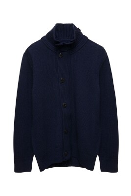 pull-col-roule-bleu-avec-badge