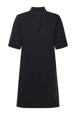 black-dress-with-short-sleeves
