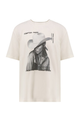 t-shirt-a-col-rond-et-manches-courtes-avec-imprime-cowgirl