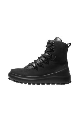 botte-de-randonnee-noire-haute