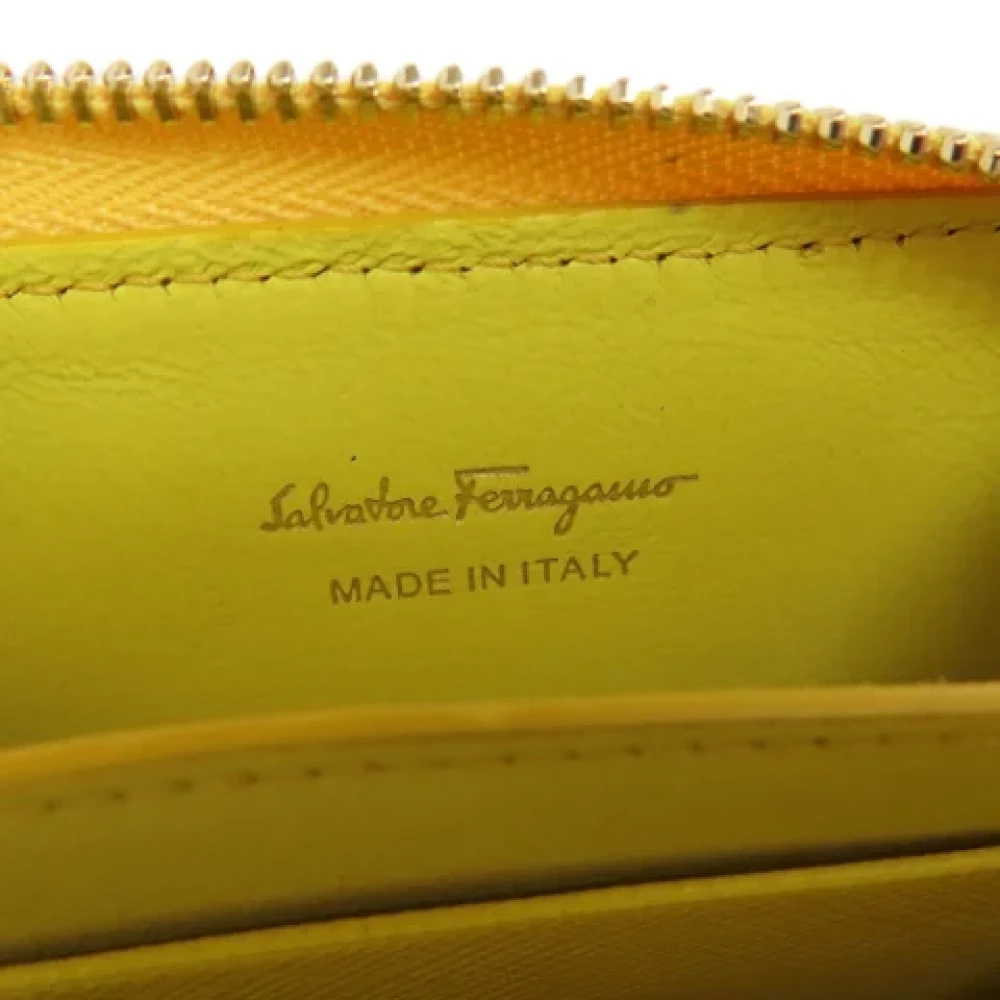 Salvatore Ferragamo Pre-owned Leather wallets Yellow Dames
