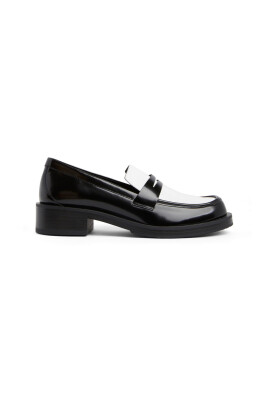 mocassin-audacieux-silhouette-penny-moderne