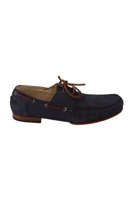 luxury-boat-shoes-with-logo-detailing