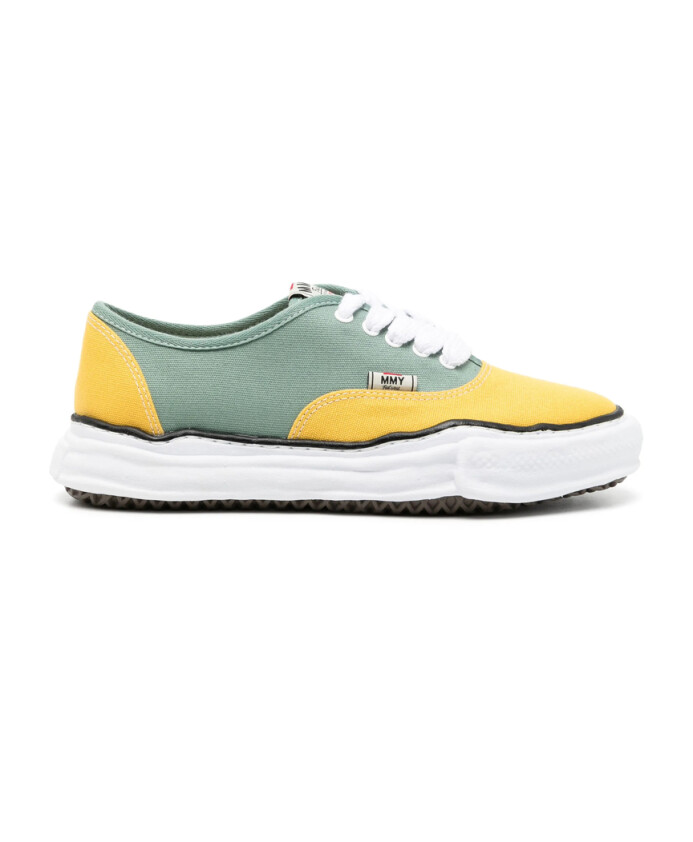 green-canvas-sneakers-with-contrast-detail
