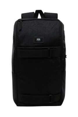 skatepack-with-main-compartment-and-pockets