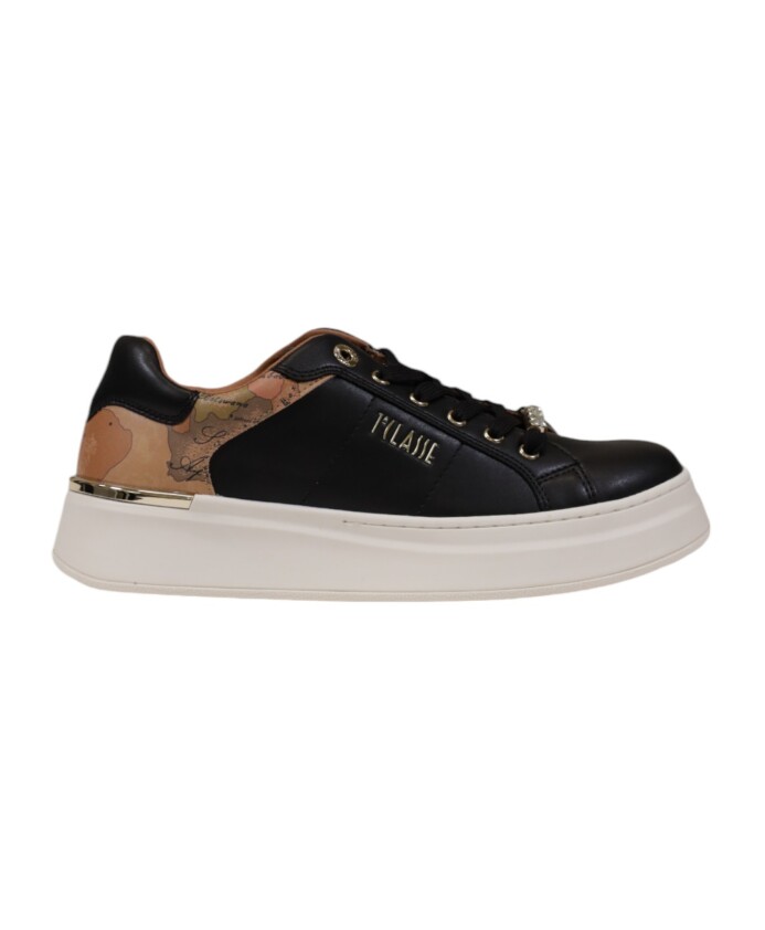 chaussures-noires-a-lacets-en-caoutchouc