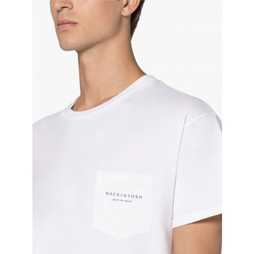 Mackintosh Witte T-shirt met zak en Rain or Shine slogan White Heren