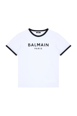 t-shirt-blanc-avec-logo-en-relief
