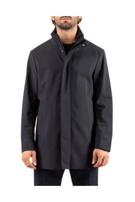 Trenchcoat i tekniskt material