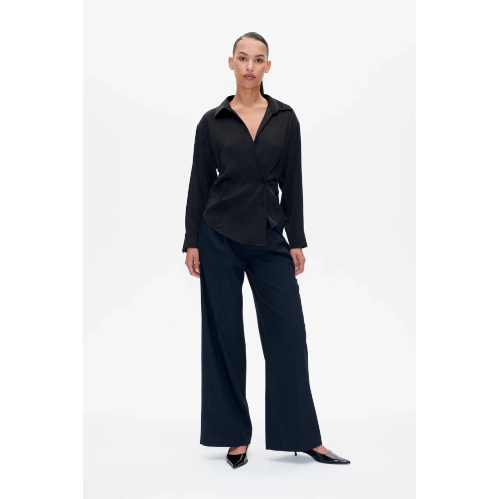 BAUM UND PFERDGARTEN Wikkelblouse met Knoopsluitingen Black Dames