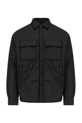 veste-noire-ultralegere-avec-bouton-pression