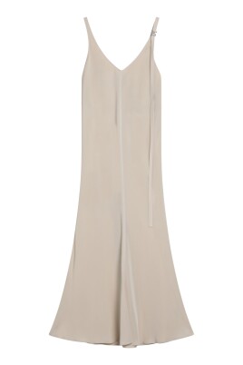 lang-kvindedragt-elegant-stil