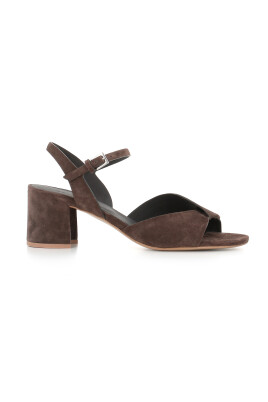 brun-ruskind-krydsede-stropper-sandal