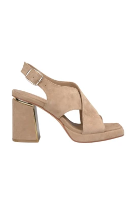Hög sandal med remmar