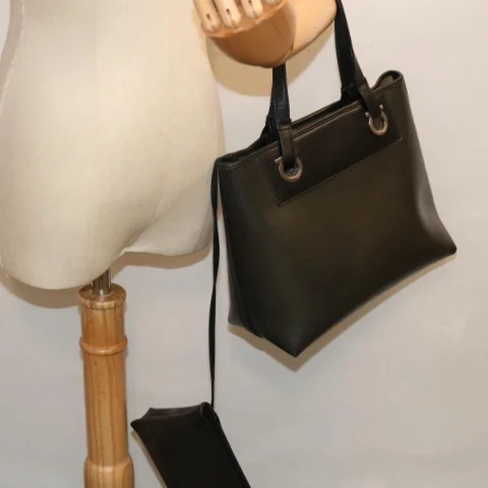 Salvatore Ferragamo Pre-owned Leather handbags Gray Dames