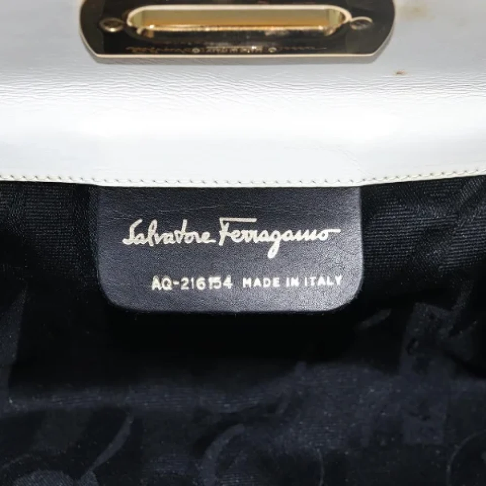 Salvatore Ferragamo Pre-owned Leather handbags Yellow Dames