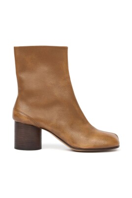 ankle-boot-in-tabi-style