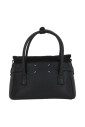 sac-a-main-en-cuir-noir-avec-detail-logo