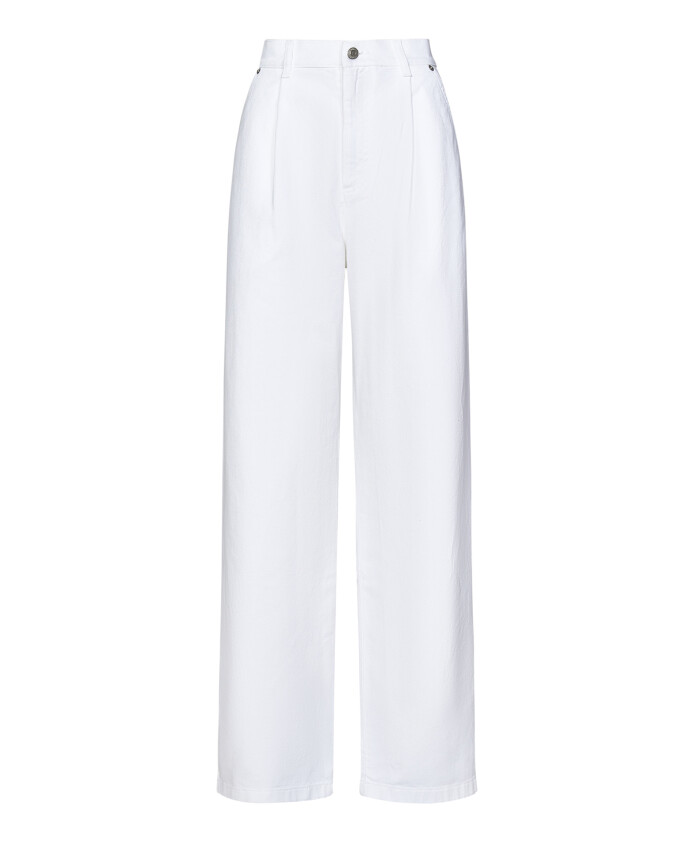 white-jeans-with-logo-patch