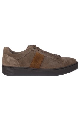 baskets-confortables-en-daim