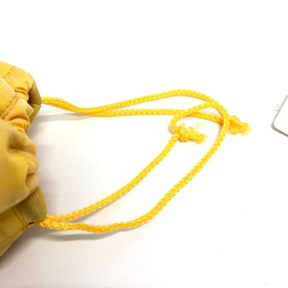 Chanel Vintage Pre-owned Canvas shoulder-bags Yellow Dames