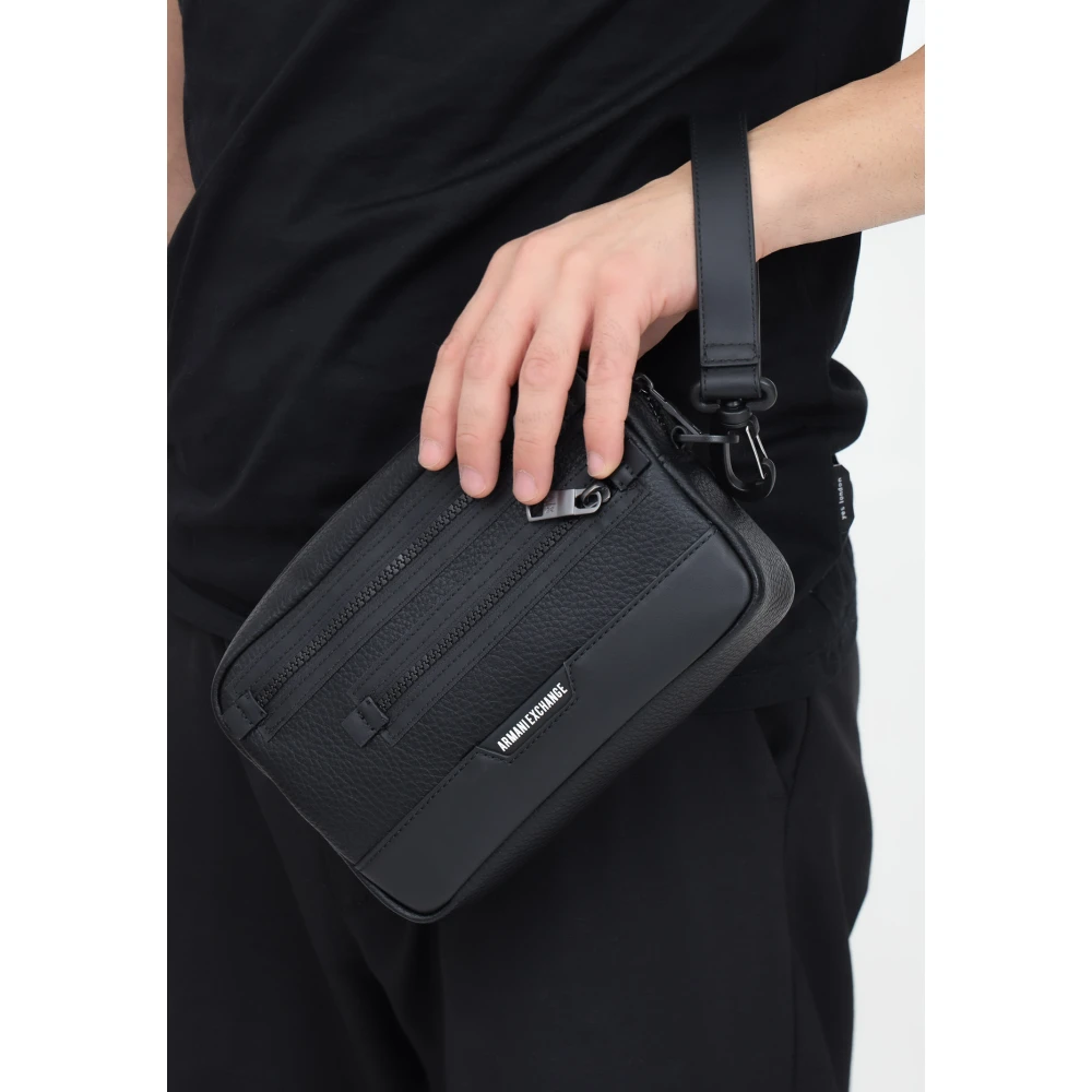 Armani Exchange Zwarte herenclutch in gehamerd stijl Black Heren