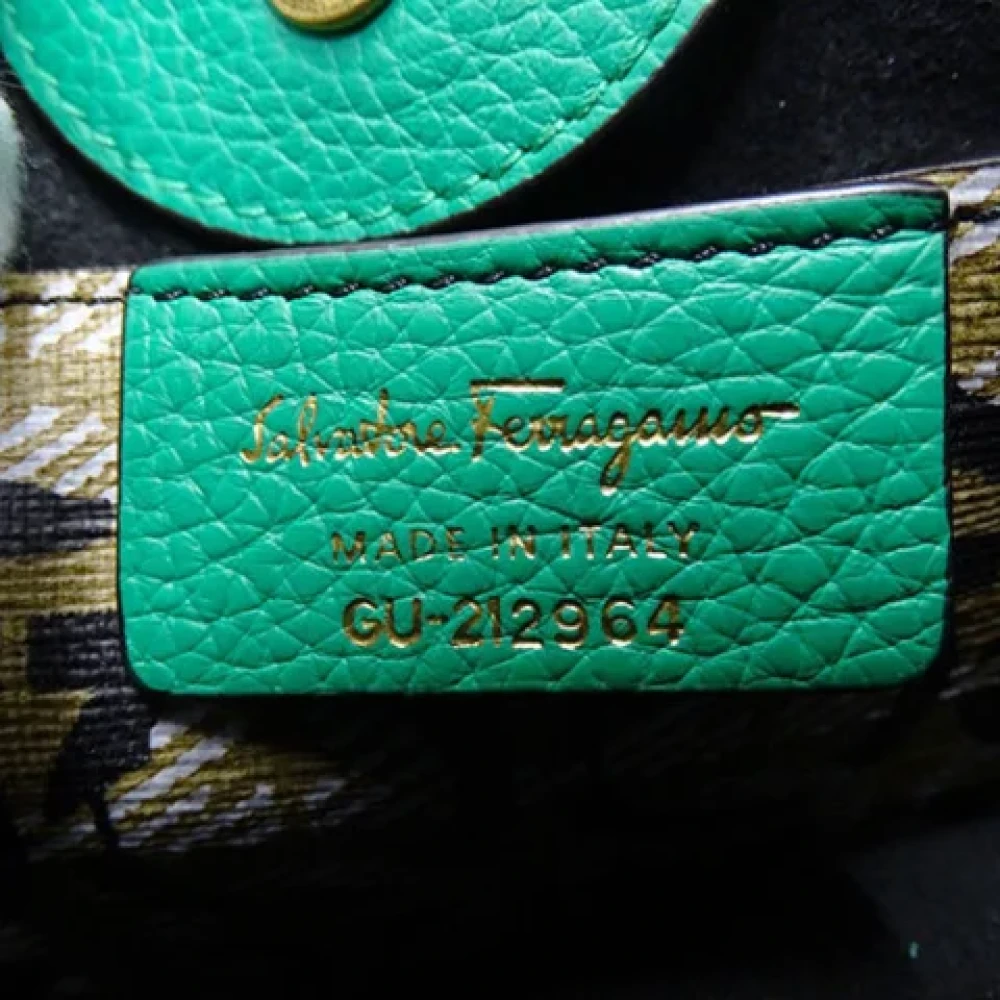 Salvatore Ferragamo Pre-owned Leather handbags Green Dames