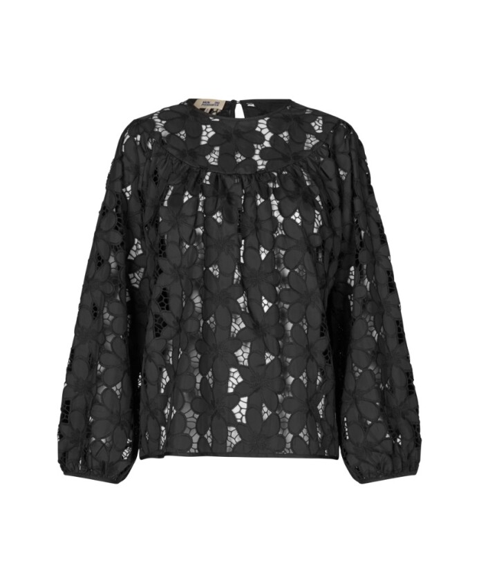 black-blouse-elegant-style