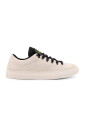 sneakers-basses-a-lacets-en-daim-emblematique