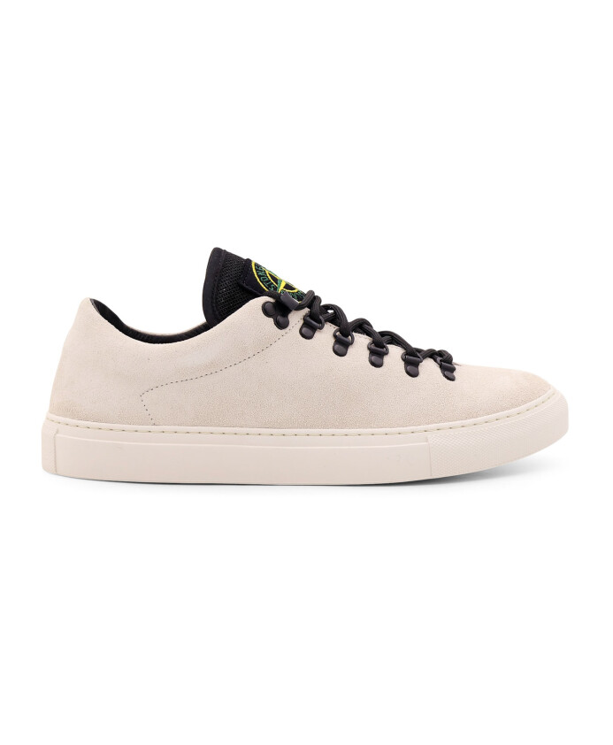 sneakers-basses-a-lacets-en-daim-emblematique