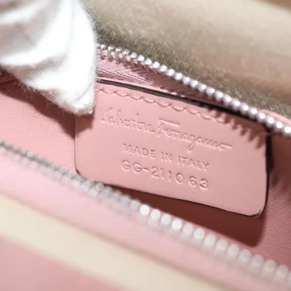 Salvatore Ferragamo Pre-owned Leather shoulder-bags Pink Dames