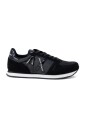 baskets-de-running-noires-avec-fermeture-a-lacets