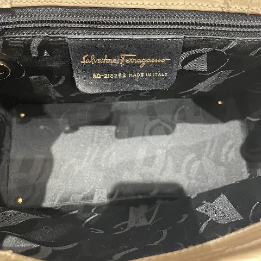Salvatore Ferragamo Pre-owned Leather handbags Beige Dames