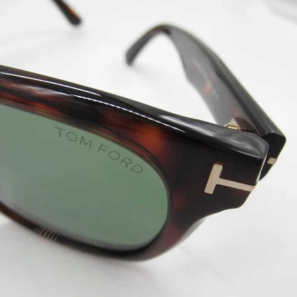 Tom Ford Pre-owned Plastic sunglasses Green Dames