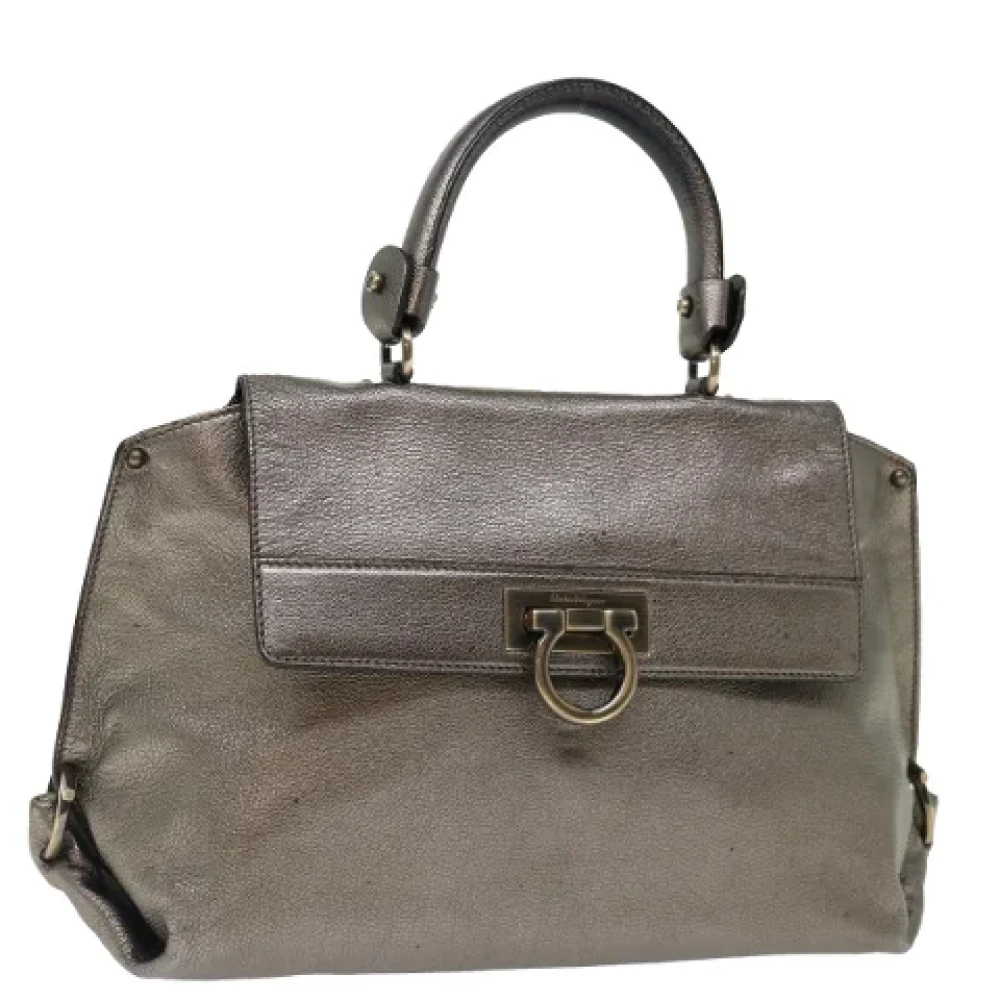 Salvatore Ferragamo Pre-owned Leather handbags Gray Dames