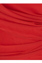 robe-rouge-a-volants-avec-decoupe