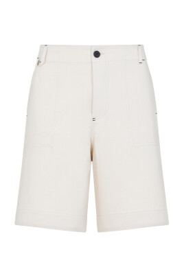 bermudas-neutres-pour-un-ete-style