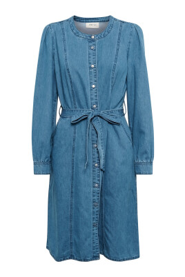 denimklanning-med-feminin-silhuett