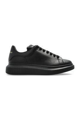 sports-shoes-with-logo