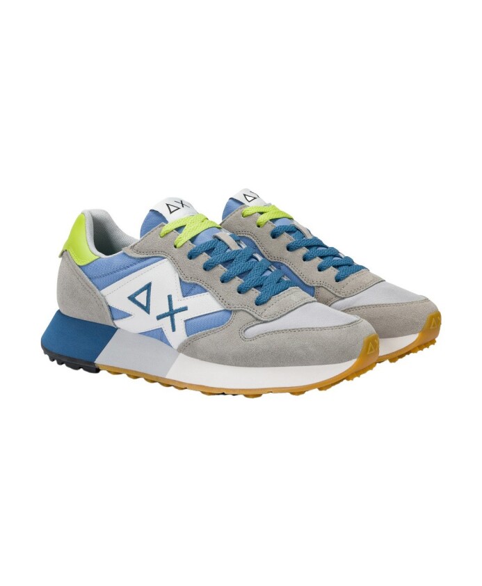 sneakers-en-daim-gris-avec-details-bleus
