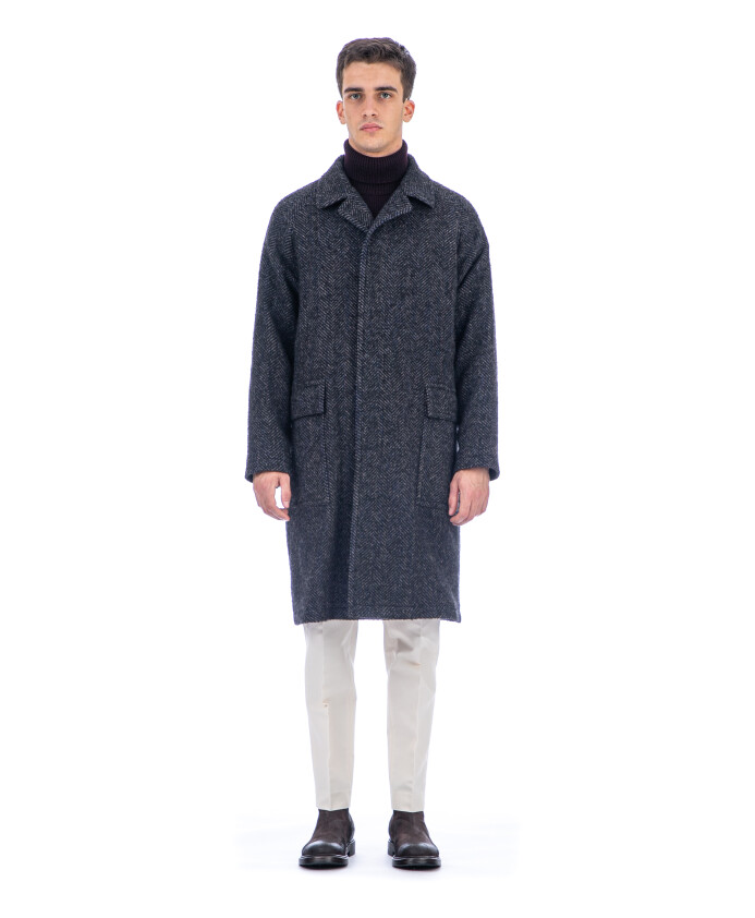 manteau-ample-a-boutons-recouverts