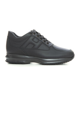 sneakers-interactives-en-cuir-avec-lacets