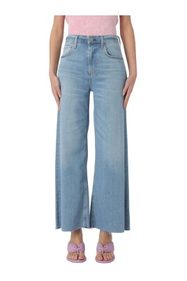 stylish-wide-leg-jeans