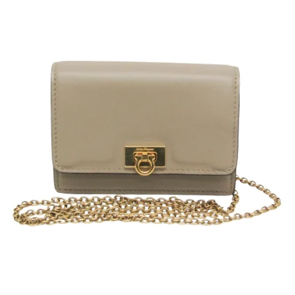 Salvatore Ferragamo Pre-owned Leather shoulder-bags Beige Dames