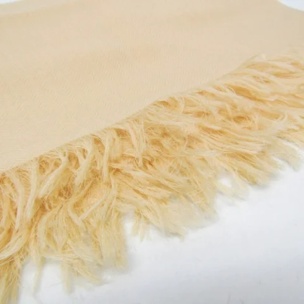 Hermès Vintage Pre-owned Wool scarves Beige Dames