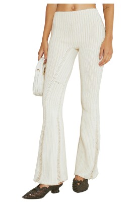 pantalon-evase-en-tricot-avec-lacets