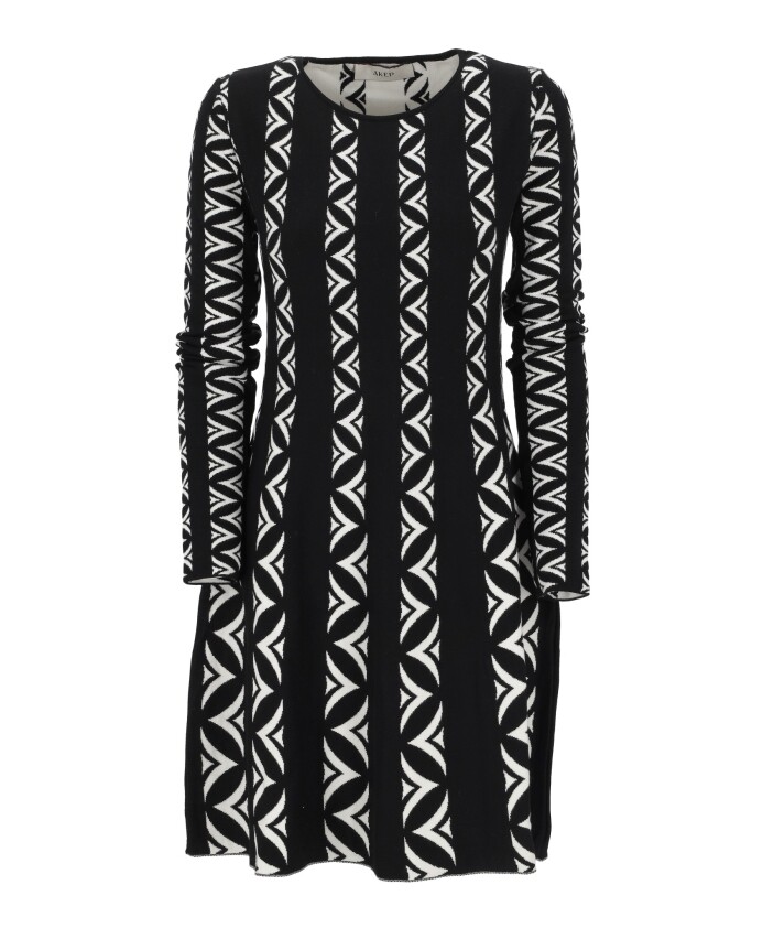robe-noire-a-manches-courtes
