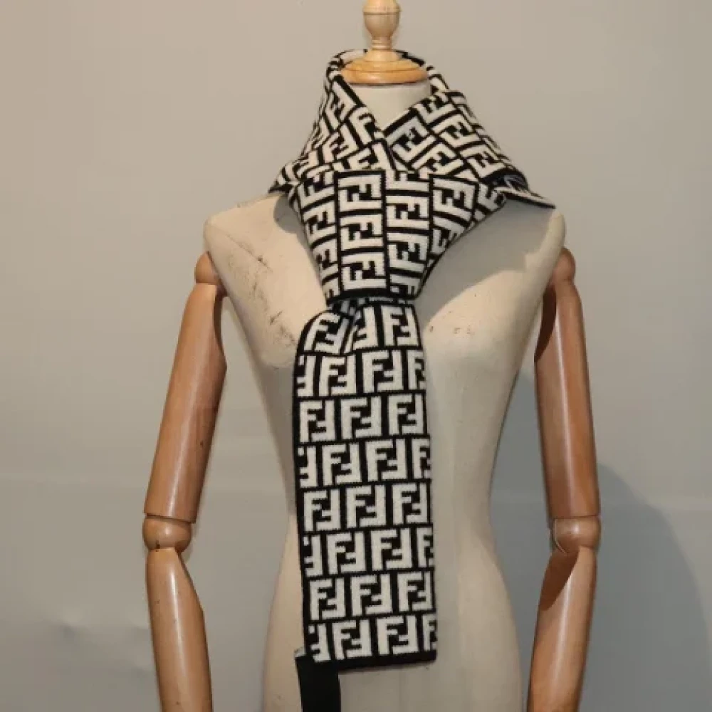 Fendi Vintage Pre-owned Wool scarves Black Dames