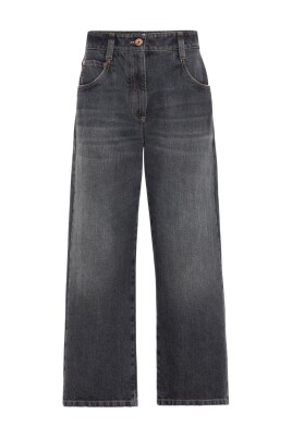 grey-trousers-with-classic-style