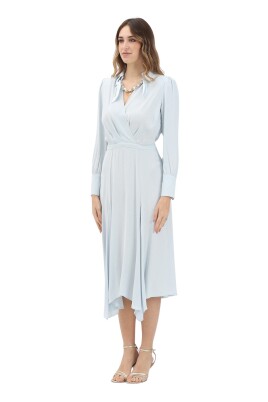 robe-midi-bleue-a-ourlet-asymetrique